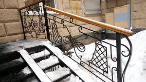 Металлические перила выдержка стиля и безопасности Металлические перила выдержка стиля и безопасности