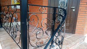 Металлические перила выдержка стиля и безопасности Металлические перила выдержка стиля и безопасности